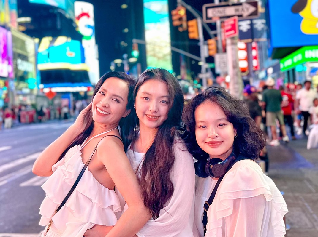 View -             Hai con gái cựu người mẫu Thuý Hạnh 'trổ mã' xinh như hot girl    