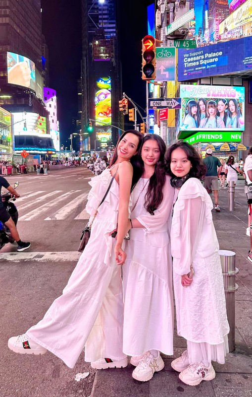             Hai con gái cựu người mẫu Thuý Hạnh 'trổ mã' xinh như hot girl    