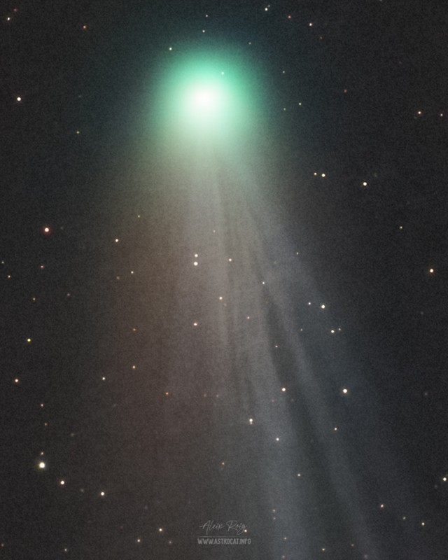 View -             Người yêu thiên văn ngắm 'sao chổi Quỷ' gần Mặt trời nhất vào 21/4    