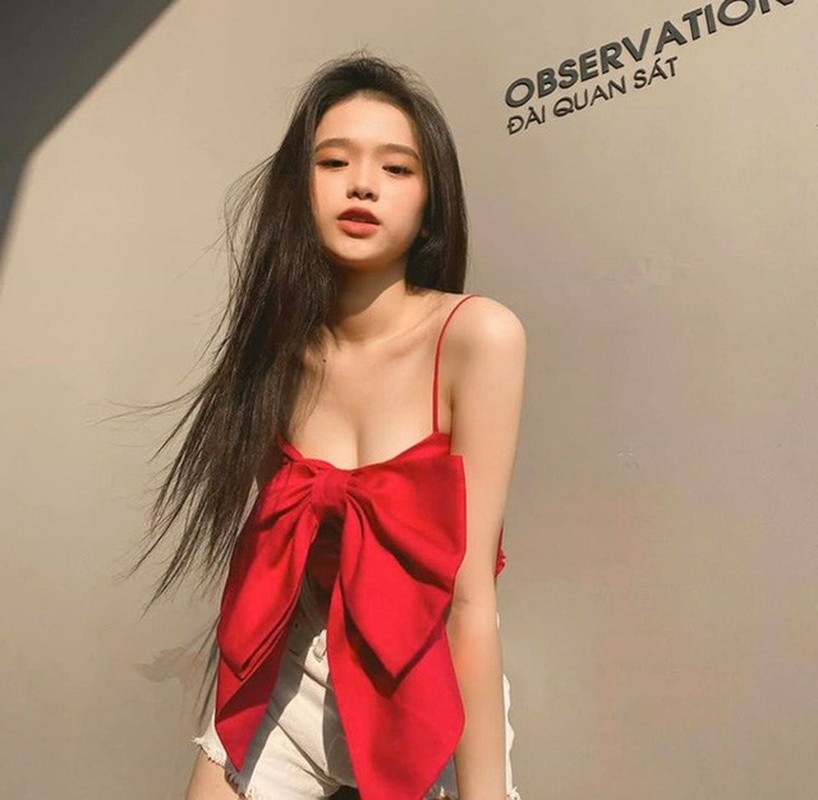             Hot girl Linh Ka diện váy siêu ngắn, netizen dụi mắt tưởng nhìn nhầm    