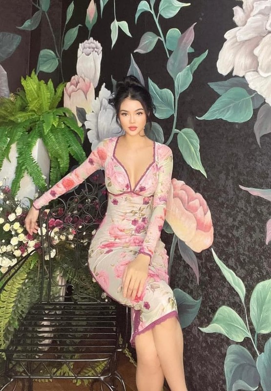 View -             'Hoa hậu ăn chơi nhất Sài thành' khoe vóc dáng bốc lửa tuổi 34    