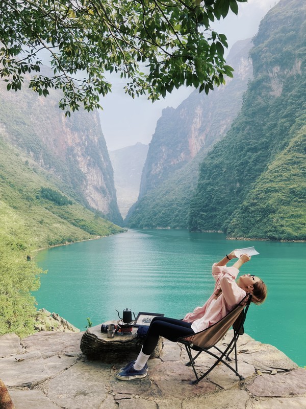 View -             Cô gái Hà Giang và quyết định táo bạo 'bỏ phố ra đảo'    