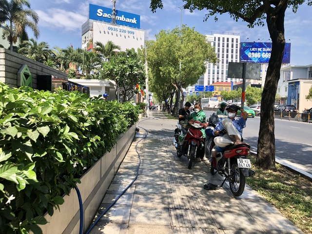 View -             TP HCM nắng nóng quay cuồng, khi nào có mưa?    