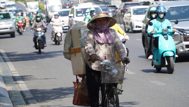 View -             TP HCM nắng nóng quay cuồng, khi nào có mưa?    