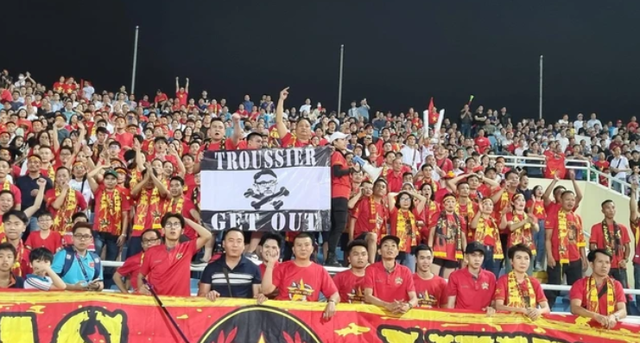 View -             HLV Troussier đã làm gì cho bóng đá Việt Nam?    