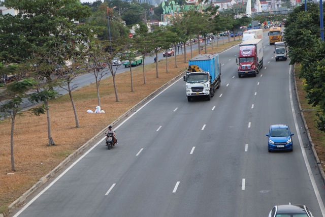             TP HCM: Hãi hùng xe máy lao vun vút vào đường cấm    