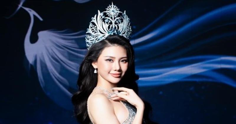 View -             Vì sao Hoa hậu Bùi Quỳnh Hoa bị buộc thôi học?    