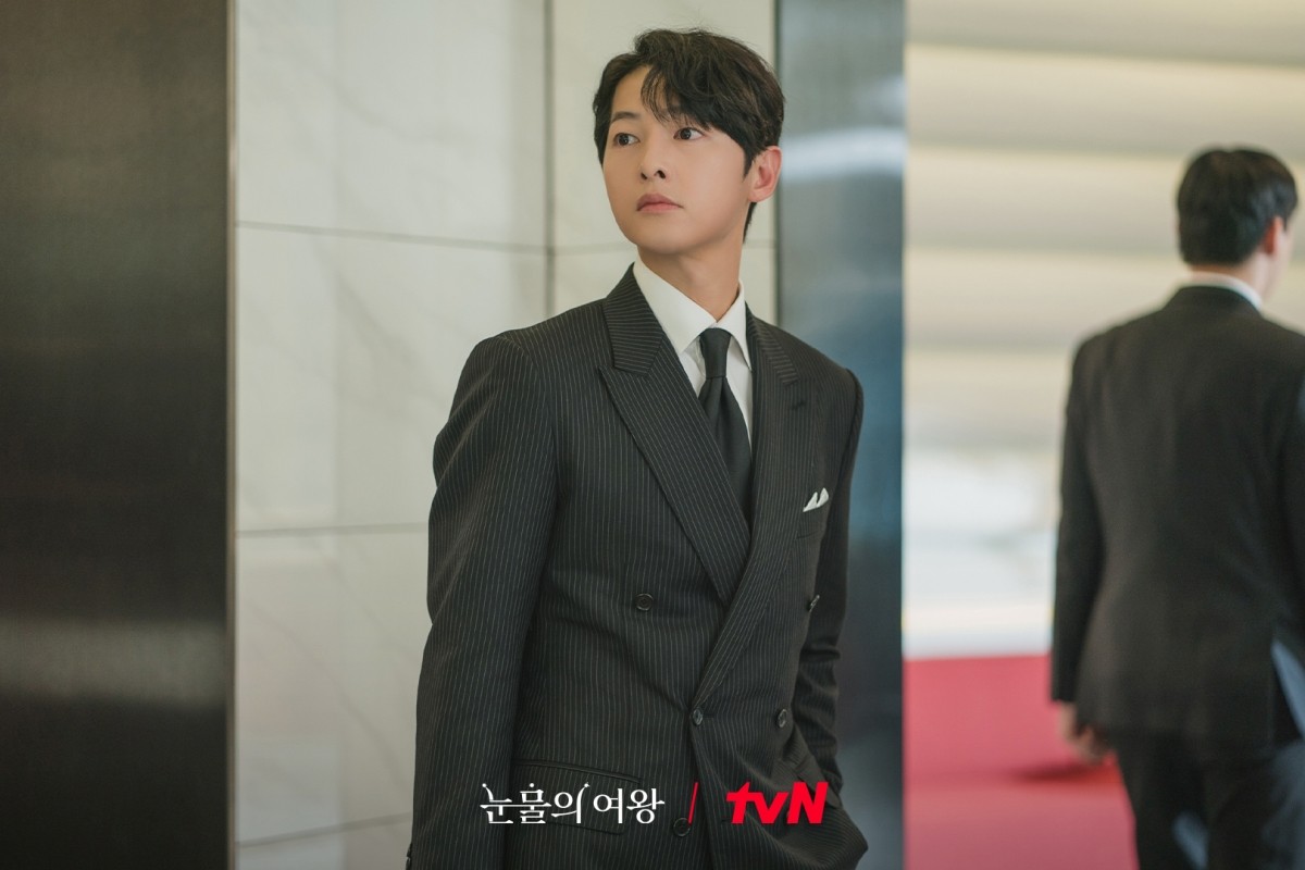 View -             Song Joong Ki tái hợp Kim Ji Won, làm cameo trong tập 8 'Queen of Tears'    
