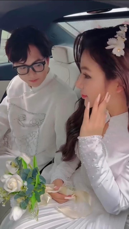 View -             Phạm Thoại xác nhận đám cưới giả, netizen phẫn nộ: 'Không phải trò đùa'    