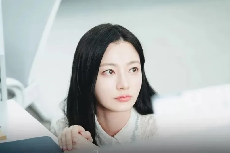 View -             Song Ha Yoon thừa nhận chuyển trường, cáo buộc bạo lực học đường là thật?    