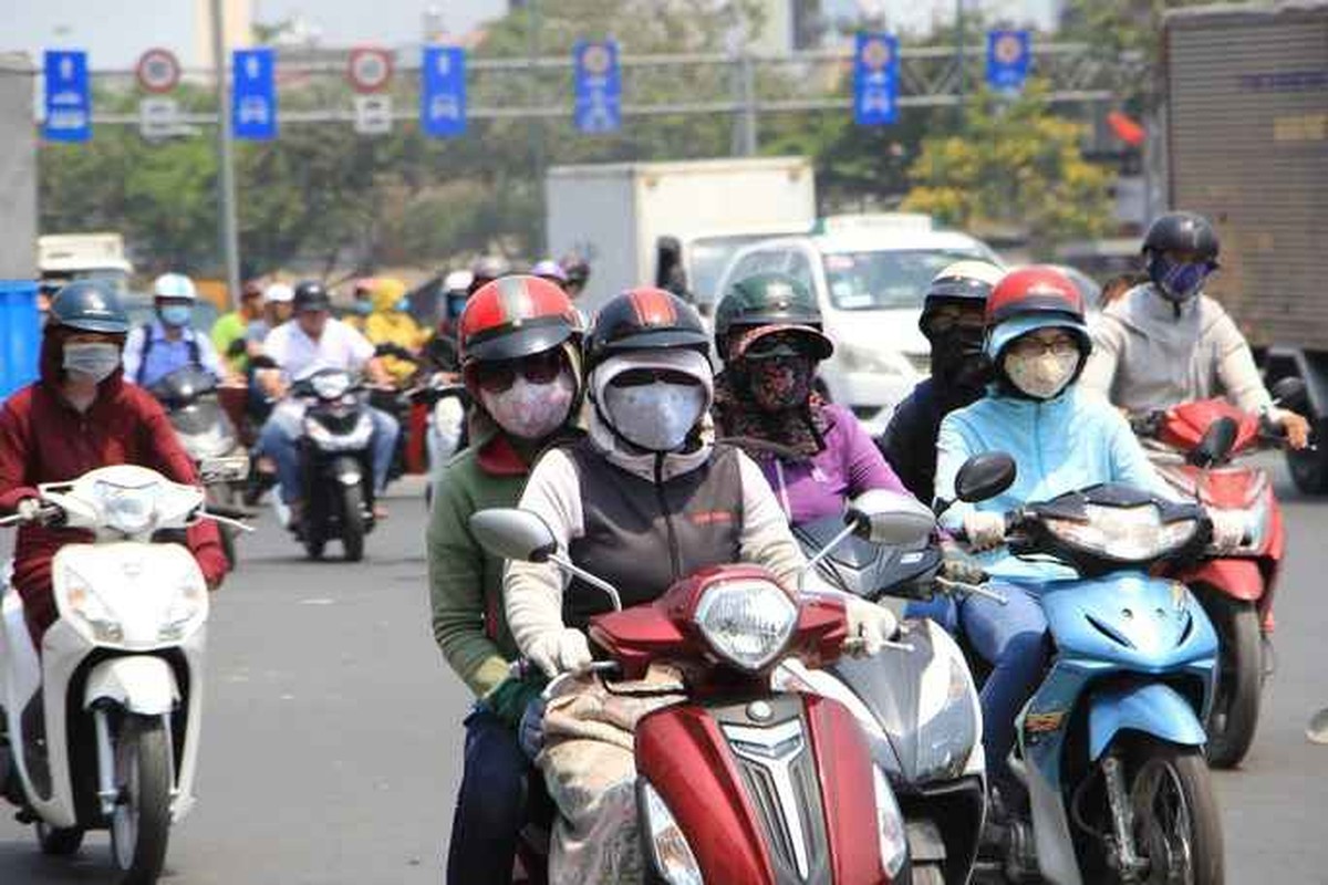 View -             Hội chị em 'sinh tồn' mùa nắng nóng... 'đố ai nhận ra em'    