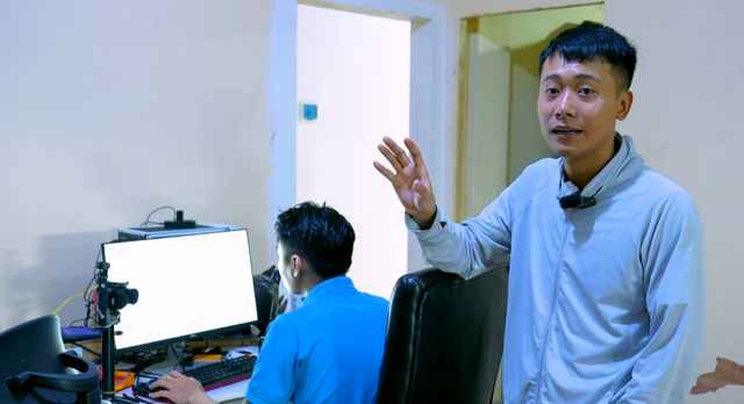 View -             Quang Linh Vlog tiết lộ lý do bị hack kênh Youtube, thủ phạm tinh vi    