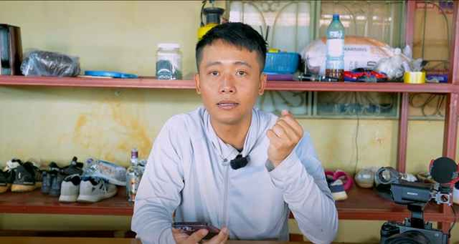 View -             Quang Linh Vlog tiết lộ lý do bị hack kênh Youtube, thủ phạm tinh vi    