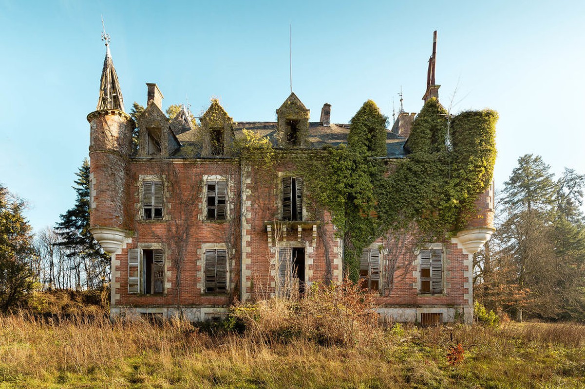 Choáng ngợp loạt lâu đài bỏ hoang đẹp nhất thế giới