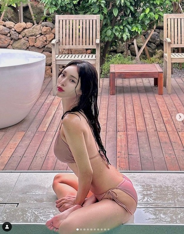 Hot girl Hàn Quốc 'nghiện' du lịch Việt Nam diện bikini cực xinh