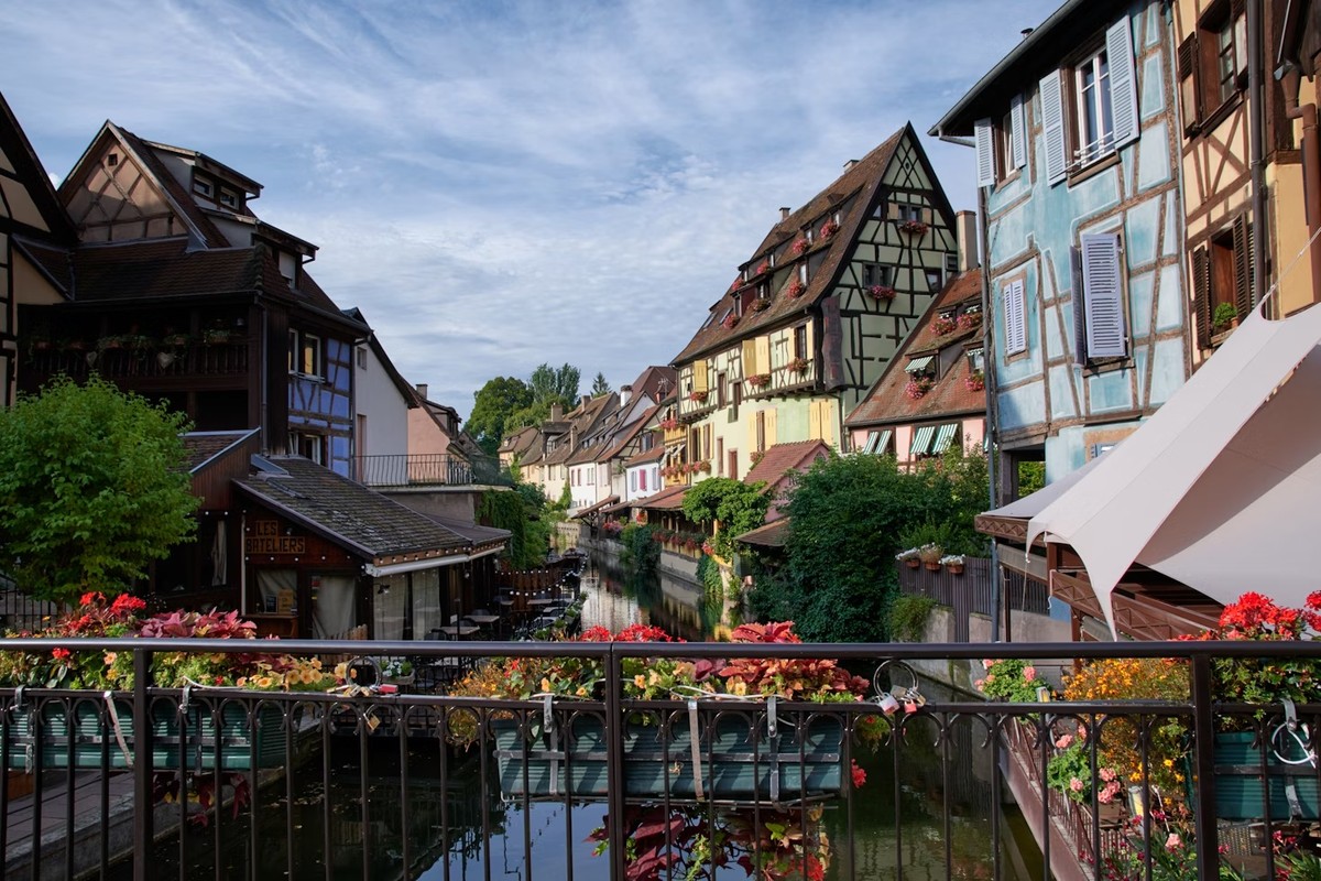 Chiêm ngưỡng ngôi làng cổ đẹp nhất nước Pháp
