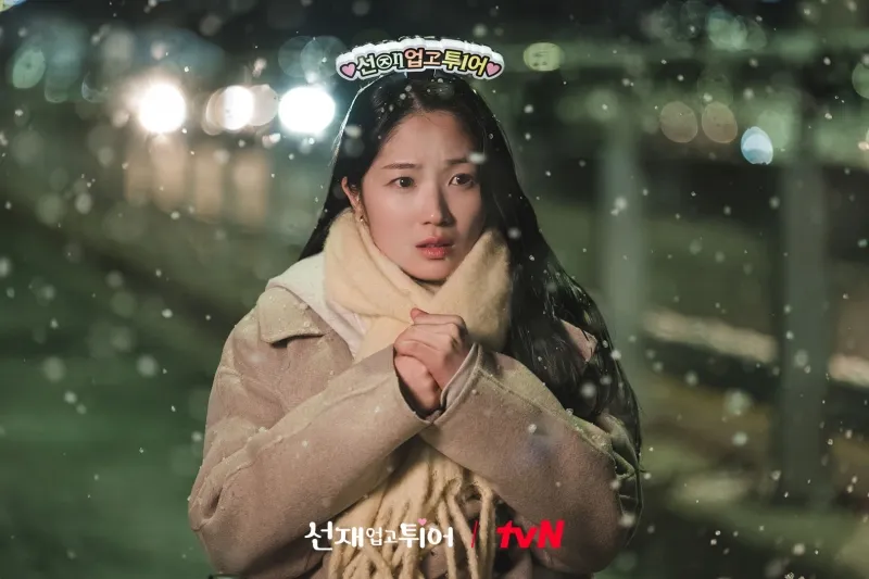 View -             Review 'Lovely Runner' tập 1: Byeon Woo Seok đầu phim đã 'ngủm', Kim Hye Yoon lại hóa nữ sinh    