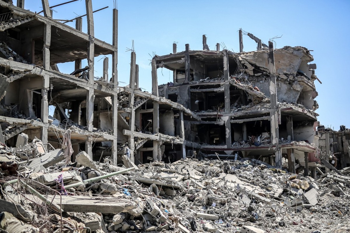             Đột nhập thành phố Khan Younis hoang tàn sau khi Israel rút quân    
