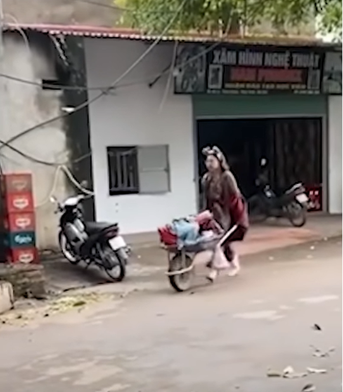 View -             'Hot girl' Bella đổi gió đi xuyên Việt bằng xe rùa, netizen ngạc nhiên    