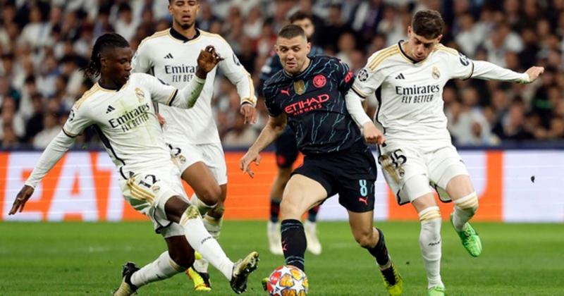             Real Madrid hòa nghẹt thở Man City trong trận đấu 6 bàn thắng    
