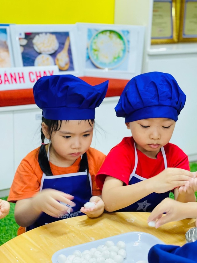 View -             Trẻ mầm non thích thú làm bánh trôi dịp Tết Hàn Thực    