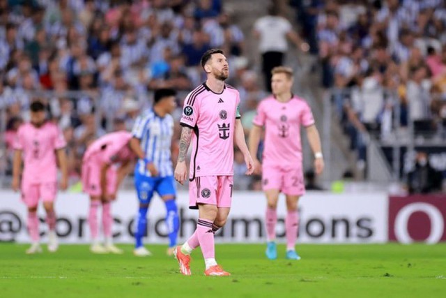             Inter Miami của Messi bị loại khỏi CONCACAF Club, fan hô vang tên Ronaldo    