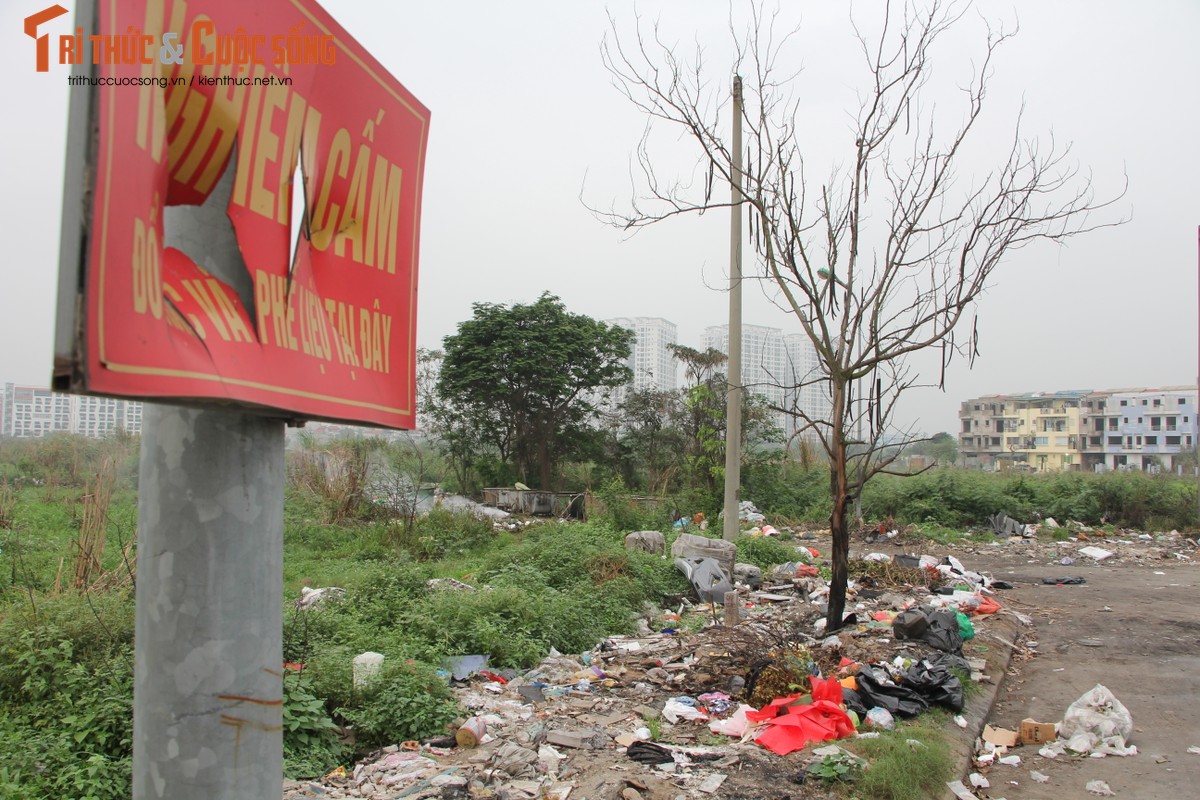             Tràn lan rác thải ô nhiễm vùng ven đô Hà Nội    