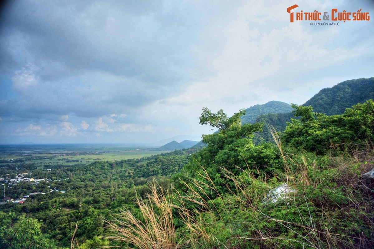 View -             Những ngọn núi triệu người ghé thăm vì sự linh thiêng ở Nam Bộ    