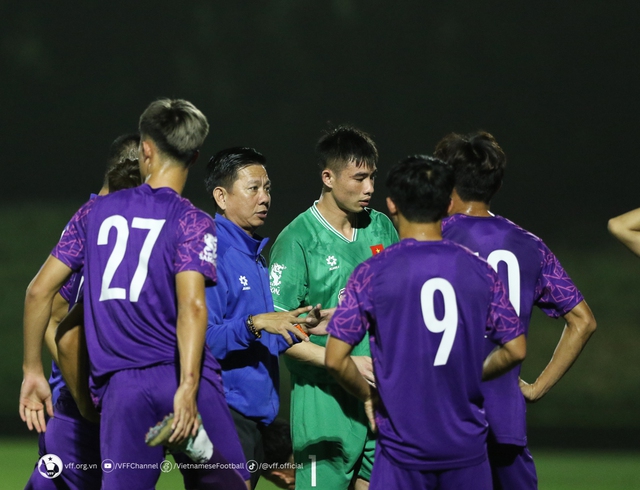 View -             HLV Hoàng Anh Tuấn nói gì sau trận thua của U23 Việt Nam?    
