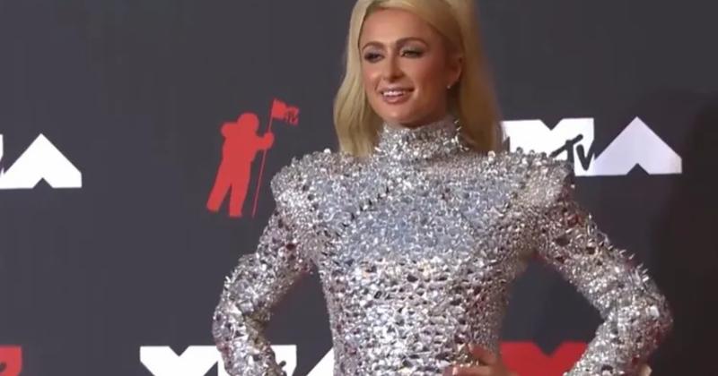 View -             Paris Hilton tiết lộ lý do không đăng bài về con gái London trên mạng xã hội    