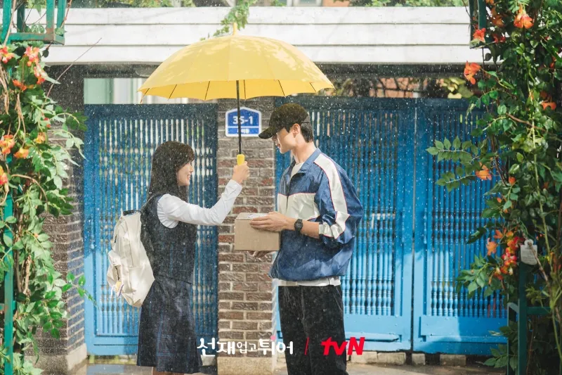 View -             Review 'Lovely Runner' tập 2: Sun Jae đã thầm thương trộm nhớ Sol từ rất lâu?    