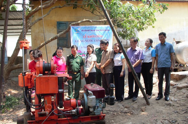 View -             Trao nhiều công trình, mô hình sinh kế và 500 lá cờ Tổ quốc cho người dân vùng biên Quảng Trị    