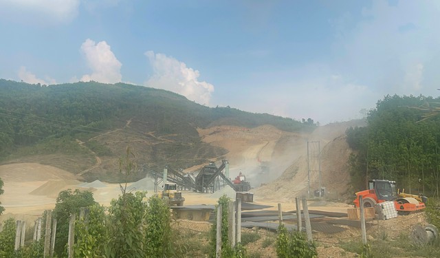 View -             Công ty TNHH Tập đoàn Sơn Hải: Bạt đồi, khai thác đá khi chưa hoàn tất thủ tục cần thiết!    