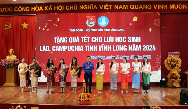 View -             Trường ĐH Cửu Long tổ chức Tết cho lưu học sinh    