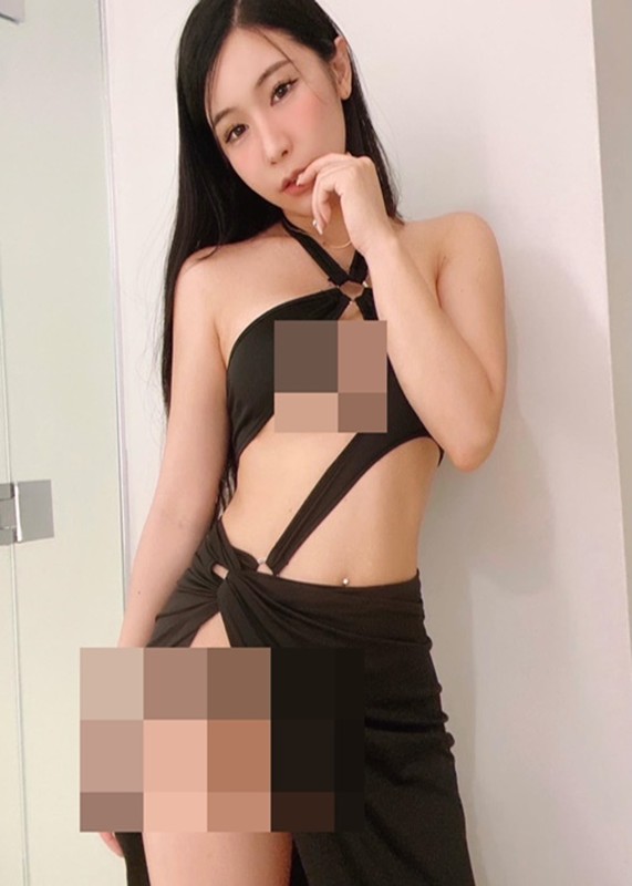 View -             Hot girl diện váy xẻ cao tận hông, hở nơi hiểm hóc    