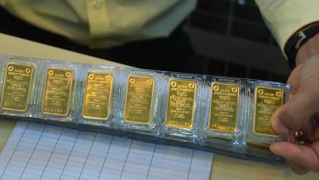             Chiều 15-4, giá vàng SJC bất ngờ tăng mạnh 1,7 triệu đồng/lượng, chạm mốc kỷ lục mới    