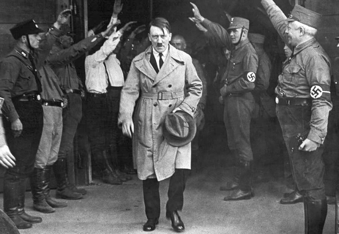 View -             Trùm phát xít Hitler sống giàu có ở Nam Mỹ sau Thế chiến 2?    