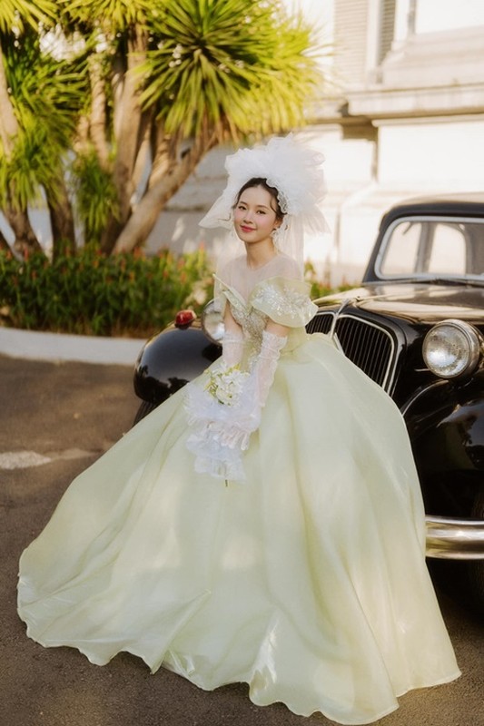 View -             Diễn viên Midu lộ nhẫn cầu hôn, hậu trường chụp ảnh cưới    