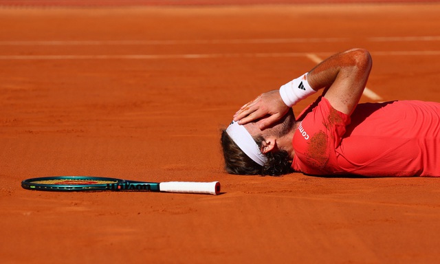             Vô địch Monte Carlo, Tsitsipas cân bằng kỷ lục của Nadal    