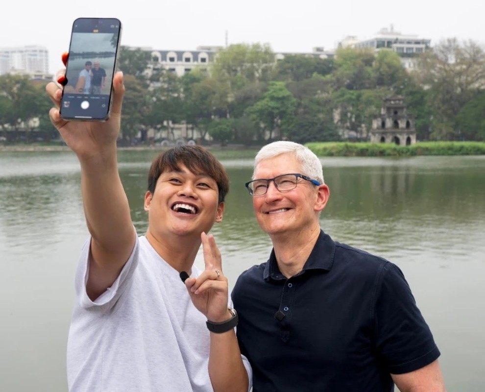             Hé lộ cuộc sống kín tiếng của CEO Apple Tim Cook    