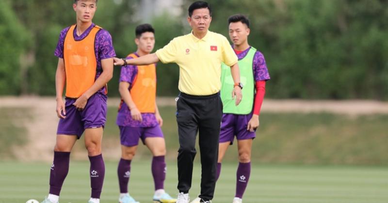 View -             HLV Hoàng Anh Tuấn mong gì trước trận ra quân của U23 Việt Nam?    