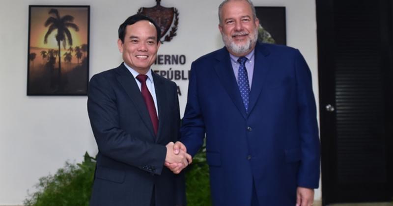View -             Phó Thủ tướng Trần Lưu Quang hội kiến với Thủ tướng Cuba    