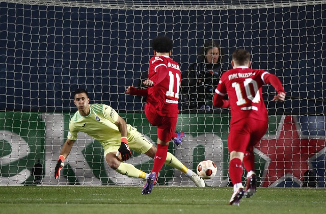 View -             Salah tỏa sáng muộn màng, Liverpool dừng chân Europa League    