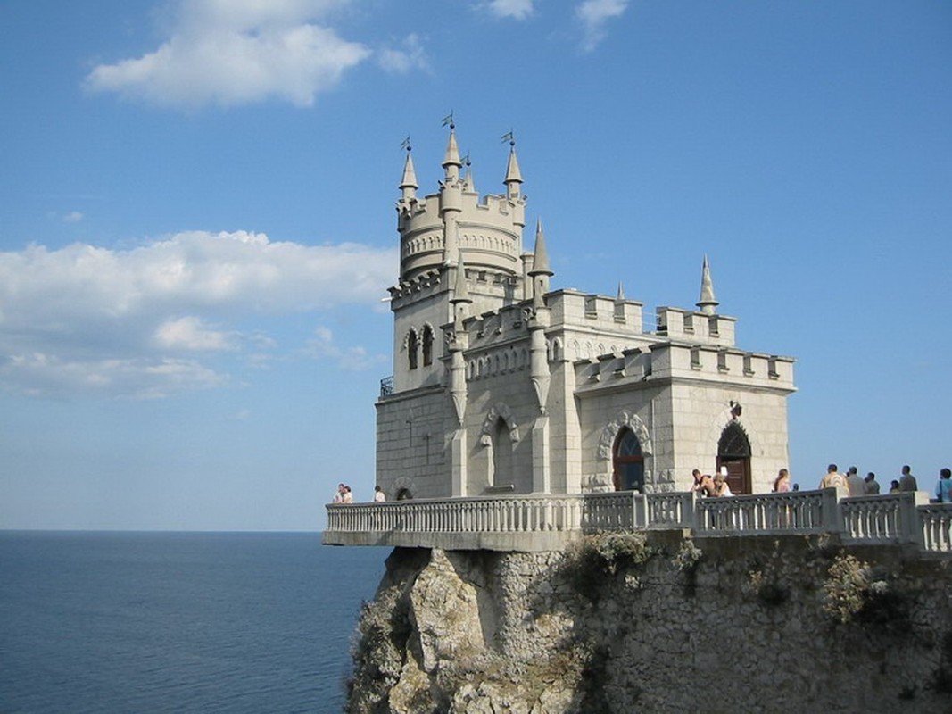 View -             Choáng ngợp vẻ đẹp lâu đài Tổ Yến chênh vênh trên vách đá    