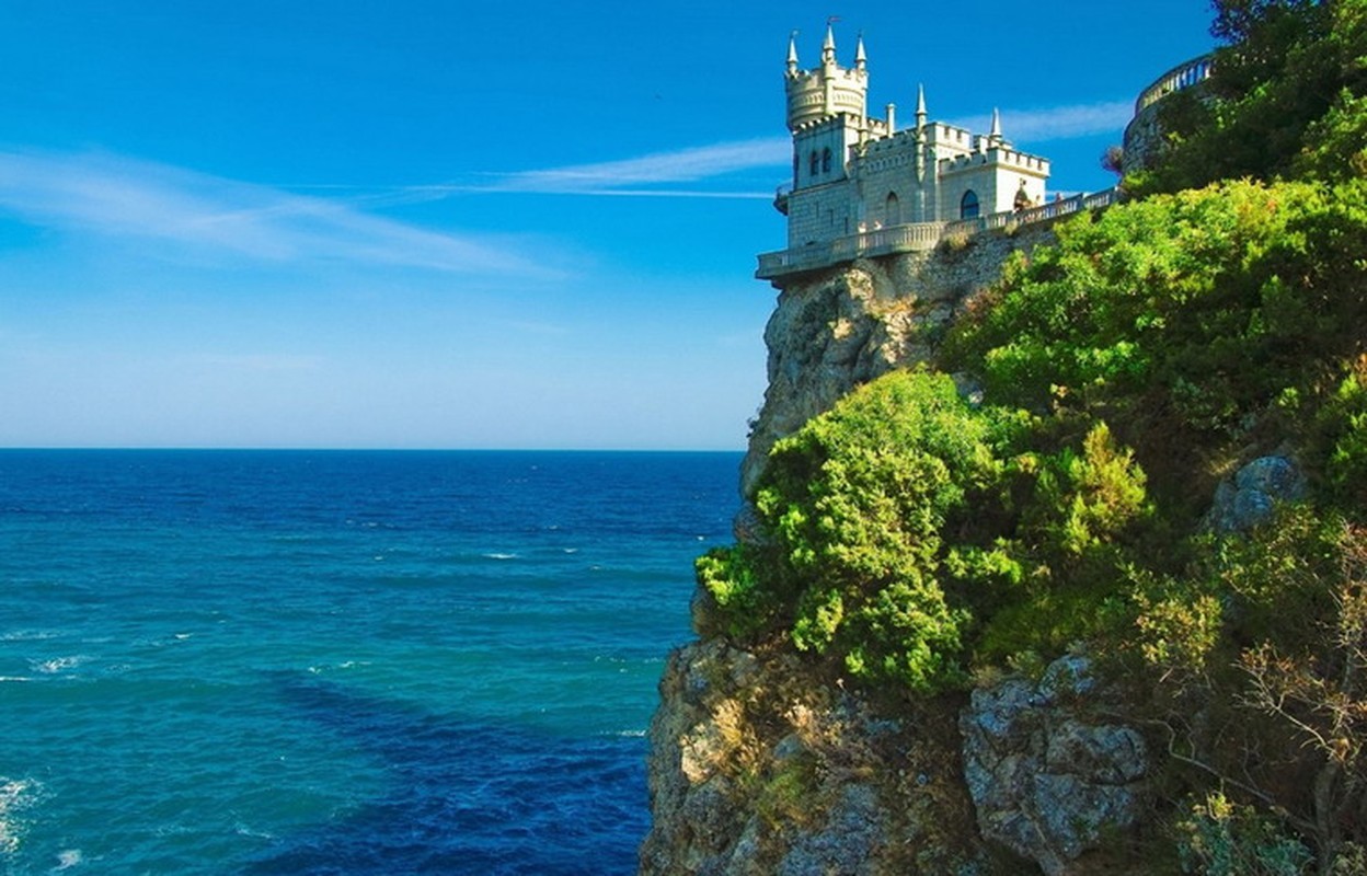             Choáng ngợp vẻ đẹp lâu đài Tổ Yến chênh vênh trên vách đá    