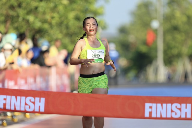 View -             Giải half-marathon 'Tự hào Tổ quốc tôi': Chiến thắng của các runner chuyên nghiệp    