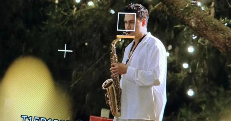             NSƯT Việt Anh trổ tài thổi kèn saxophone trong phim mới    