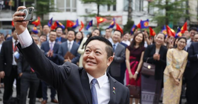 View -             Tổng Thư ký ASEAN đối thoại với thanh niên tại Hà Nội    
