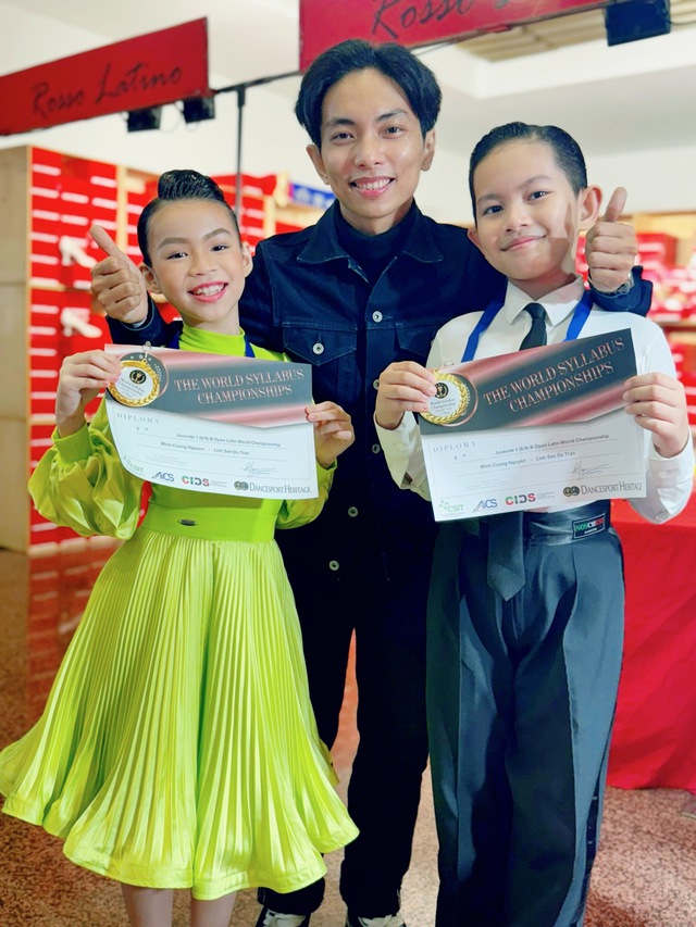 View -             Con trai Khánh Thi - Phan Hiển lần thứ hai vô địch dancesport thế giới    