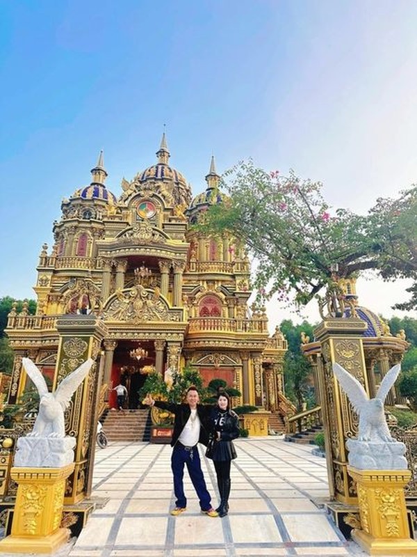             Choáng ngợp lâu đài dát vàng của đại gia đồng nát ở Nghệ An    